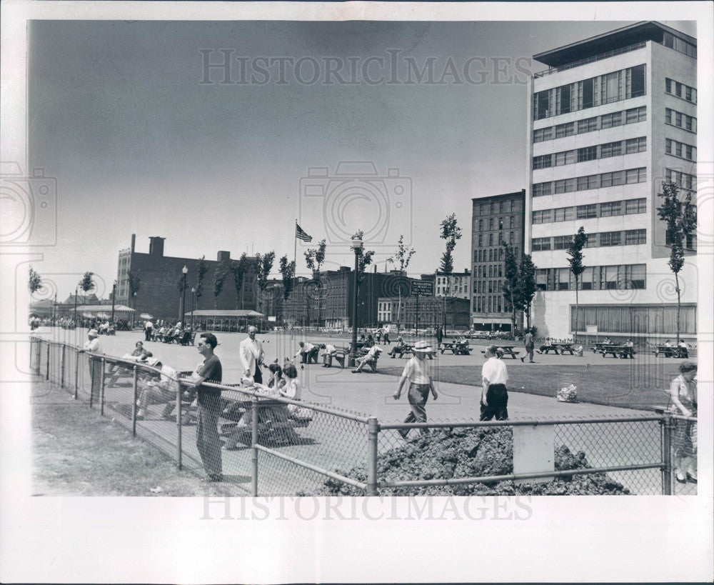 1953 Detroit, Michigan Civic Center Park Press Photo - Historic Images