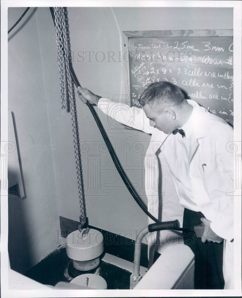 1959 Detroit, Michigan Cancer Researcher Richard Dudek Press Photo - Historic Images