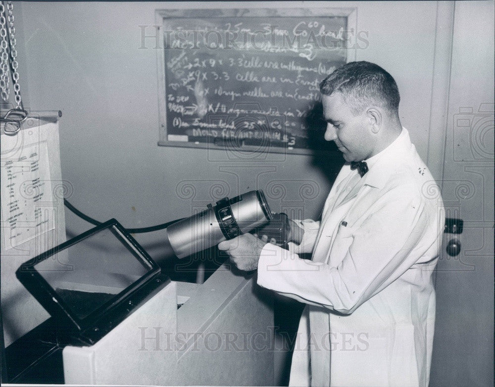 1959 Detroit, Michigan Cancer Researcher Richard Dudek Press Photo - Historic Images