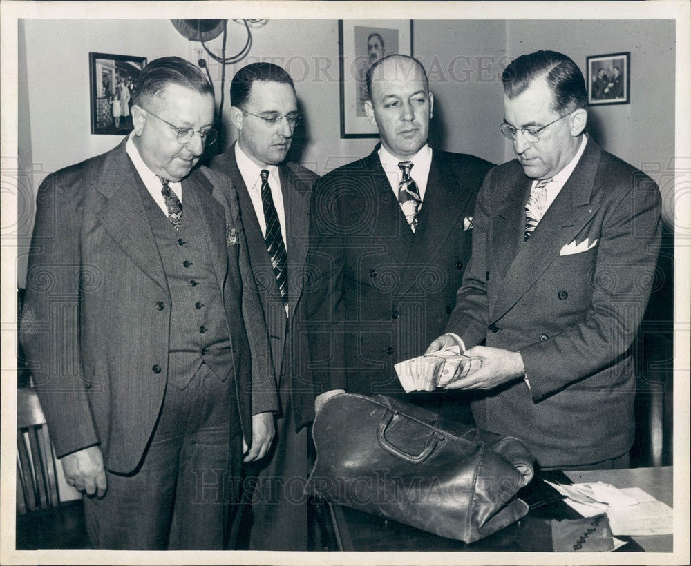 1945 Detroit, Michigan Police Insp John Whitman, Lt Joseph Krug Press Photo - Historic Images