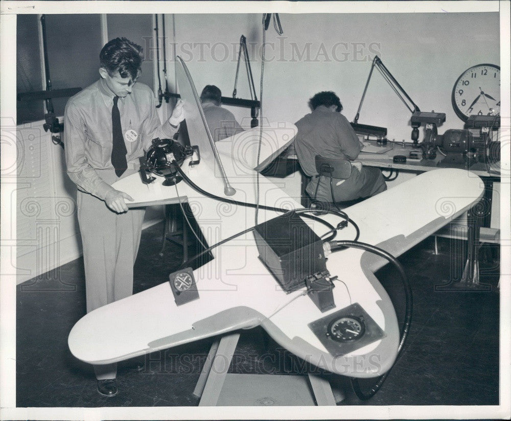 1943 Bendix Aviation Gyro Flux Gate Compass Demonstration Press Photo - Historic Images