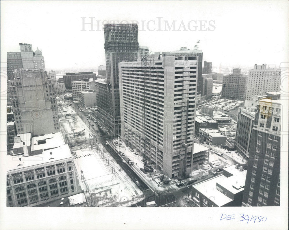 1980 Detroit, Michigan Trolley Plaza Apartments Construction Press Photo - Historic Images