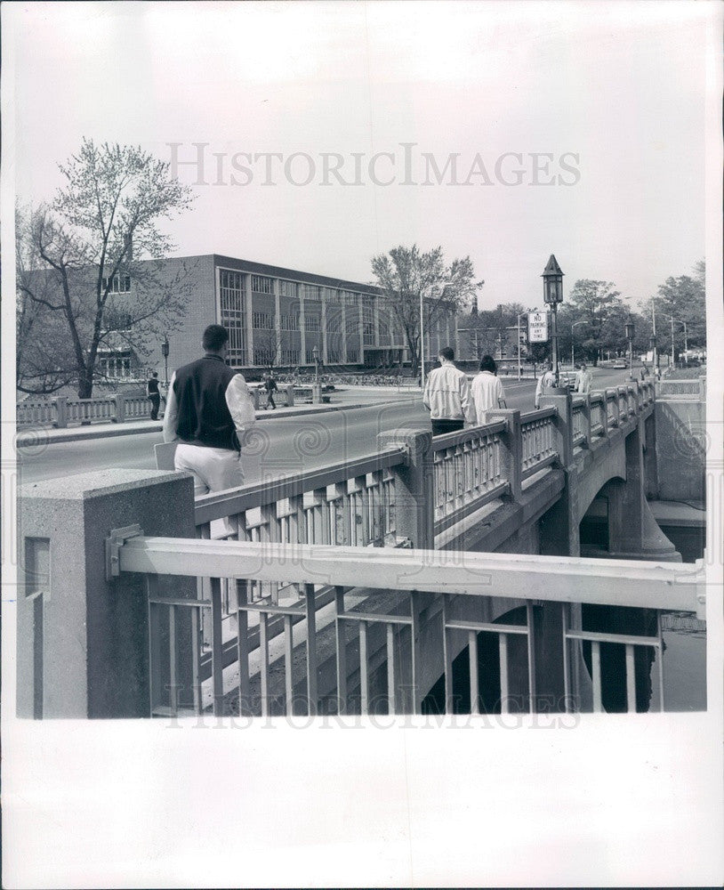 1962 East Lansing, MI Michigan State Univ Bridge Towards Bessie Hall Press Photo - Historic Images