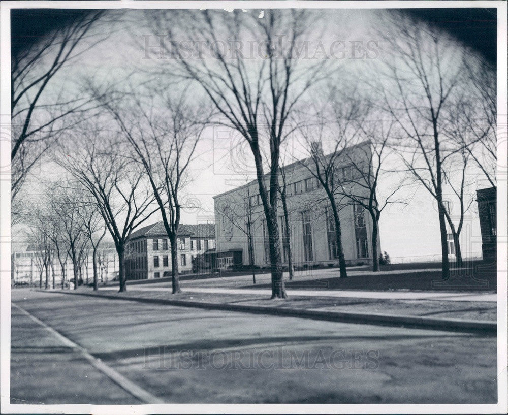 1965 Michigan, University of Detroit Campus Press Photo - Historic Images