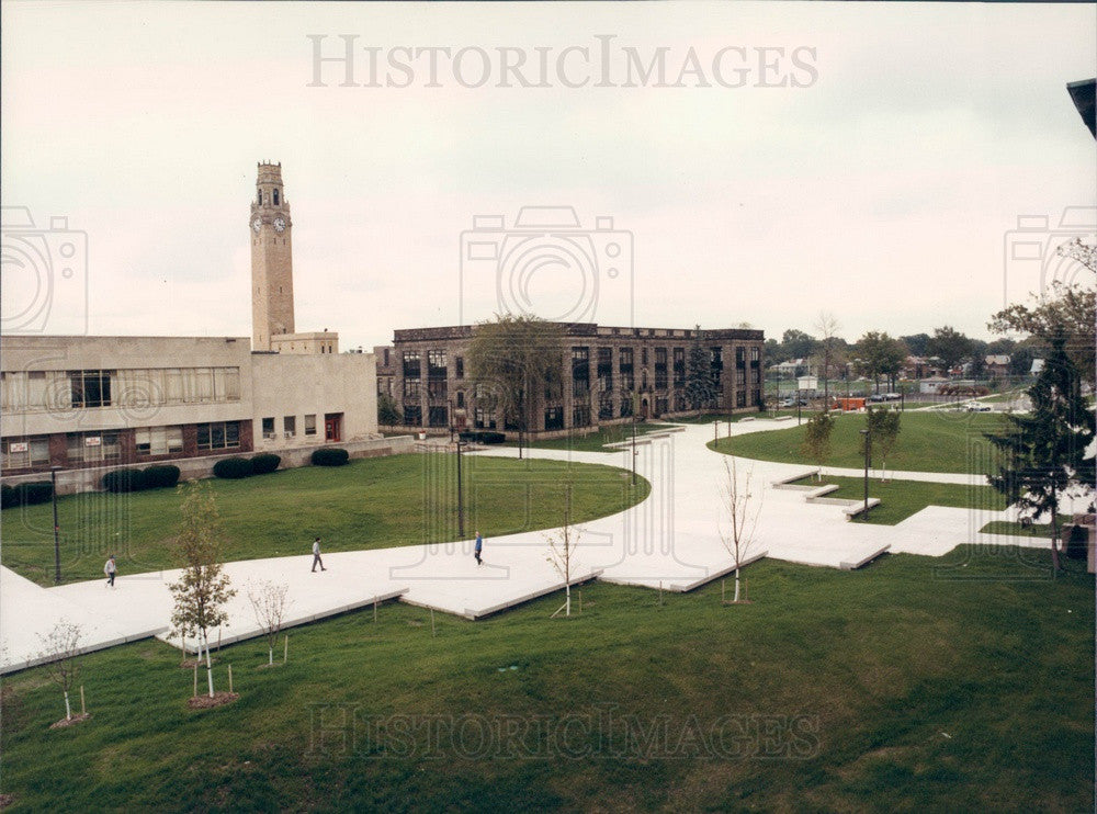 1986 Michigan, Univ of Detroit McNichols Campus Pedestrian Mall Press Photo - Historic Images