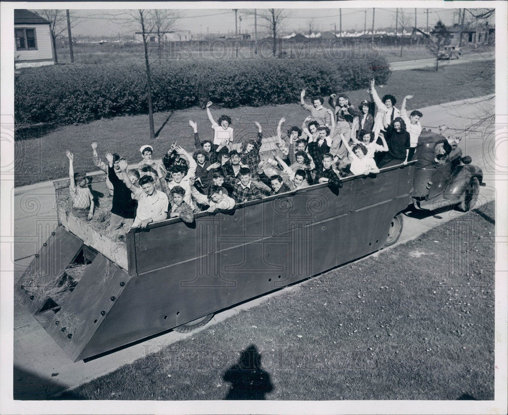 1946 Detroit, MI ML Fletcher&#39;s Hayride Wagon, St Henry&#39;s School Press Photo - Historic Images