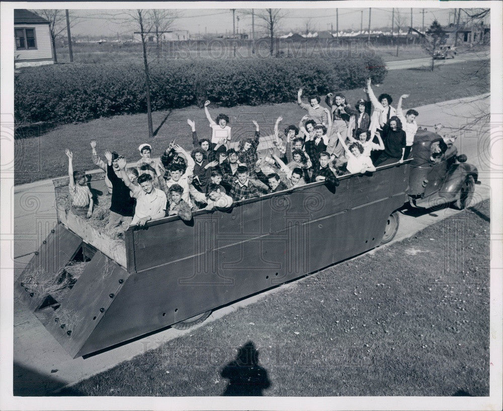 1946 Detroit, MI ML Fletcher's Hayride Wagon, St Henry's School Press Photo - Historic Images