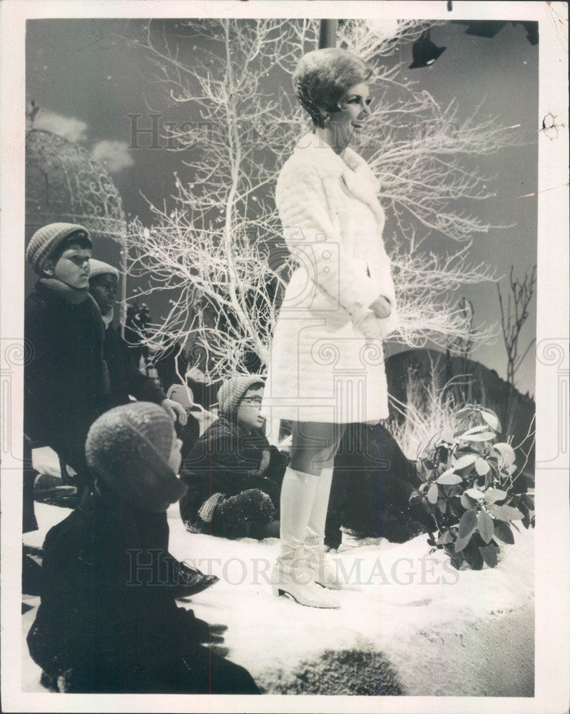 1967 American Actress/Singer/Dancer Mitzi Gaynor Press Photo - Historic Images