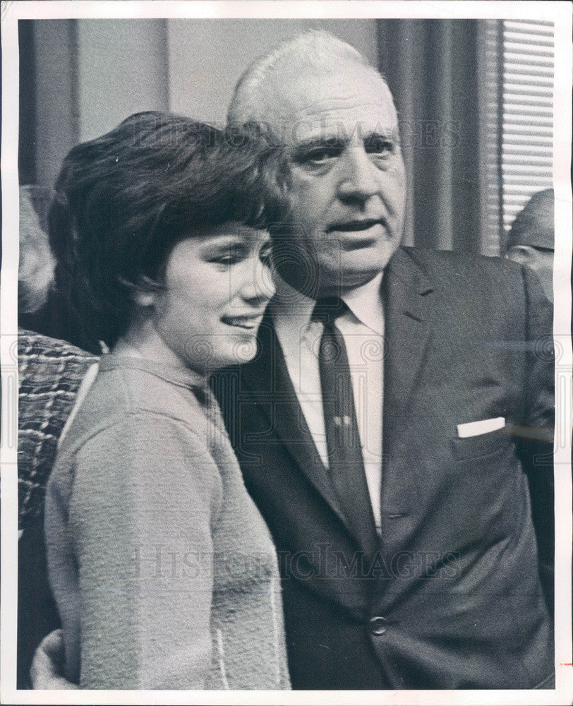 1965 Denver, Colorado Patrolman John Bates &amp; Daughter Cheryl Press Photo - Historic Images