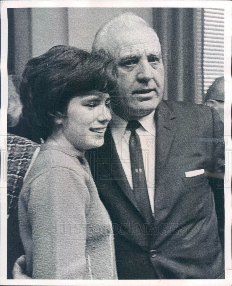 1965 Denver, Colorado Patrolman John Bates & Daughter Cheryl Press Photo - Historic Images