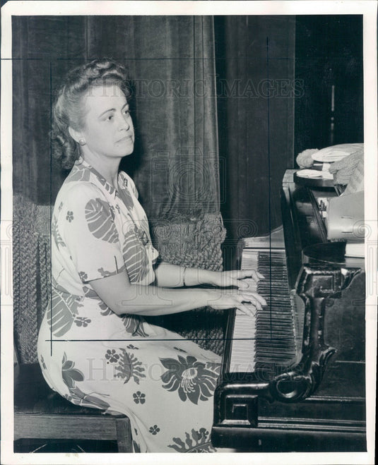 1943 Denver, CO The Denver Post Opera Co Pianist Gladys McElhiney Press Photo - Historic Images