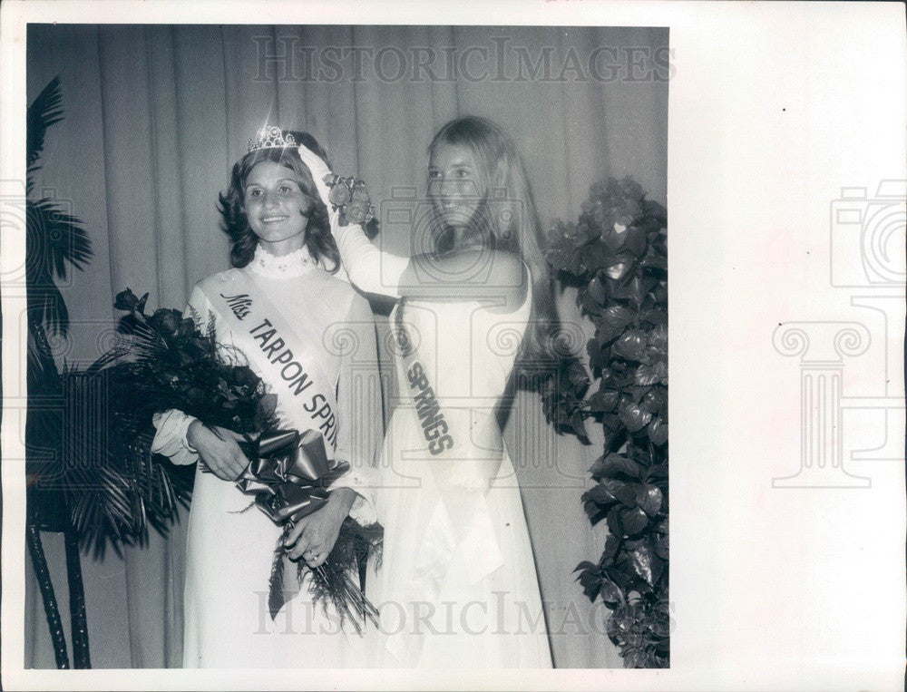 1971 Miss Tarpon Springs, Florida Patricia Skulas &amp; Donna Arnett Press Photo - Historic Images