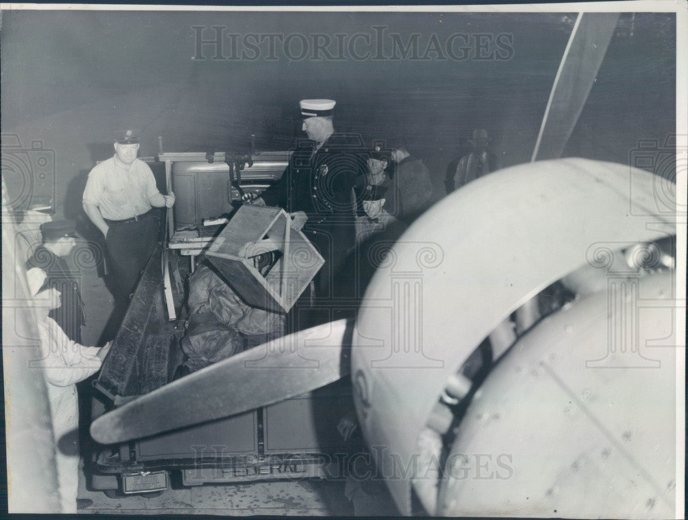 1937 Denver, CO Iron Lung Flown in for Polio Victim, William Bryan Press Photo - Historic Images