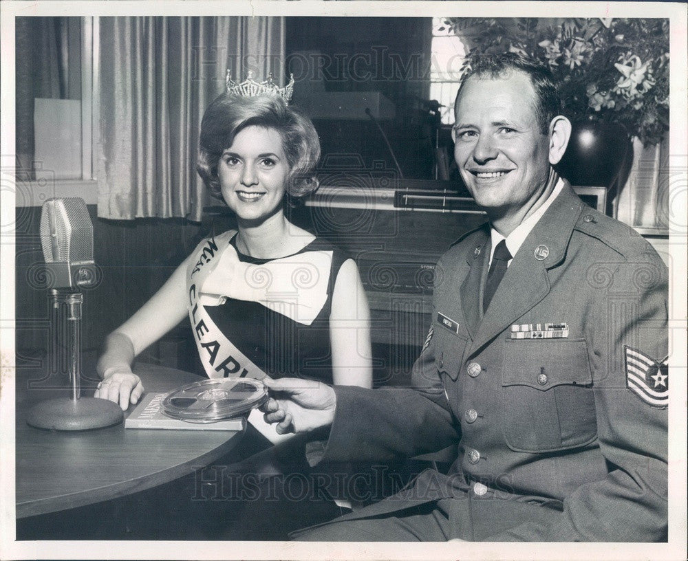 1966 Miss Clearwater, FL Kitty Carr &amp; Air Force Sgt Gaines Owens Press Photo - Historic Images