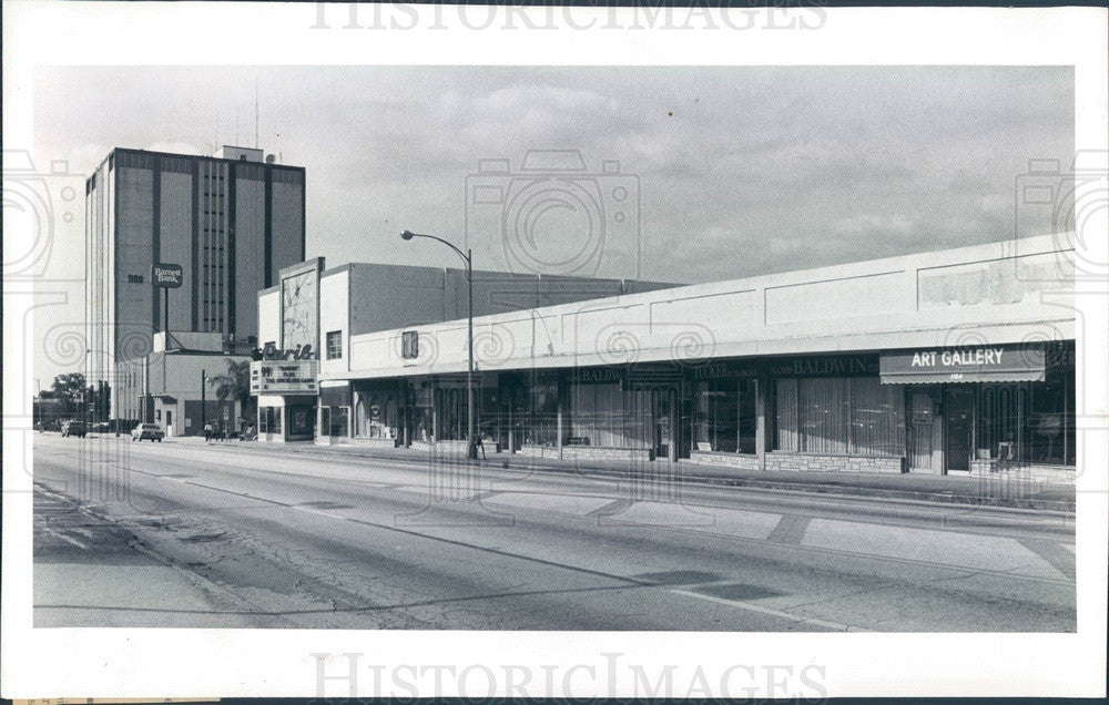 1982 Clearwater, Florida Carib Theater & Strip Mall, Barnett Bank Press Photo - Historic Images