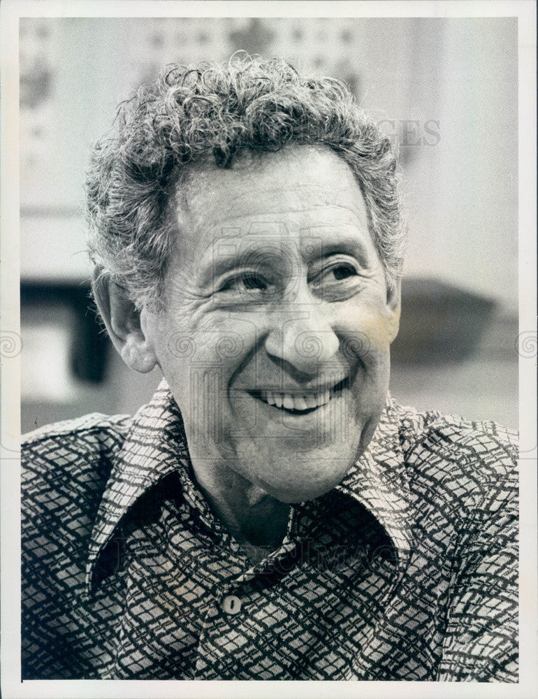 1978 Hollywood Actor Jack Gilford on Paul Sand in Friends &amp; Lovers Press Photo - Historic Images