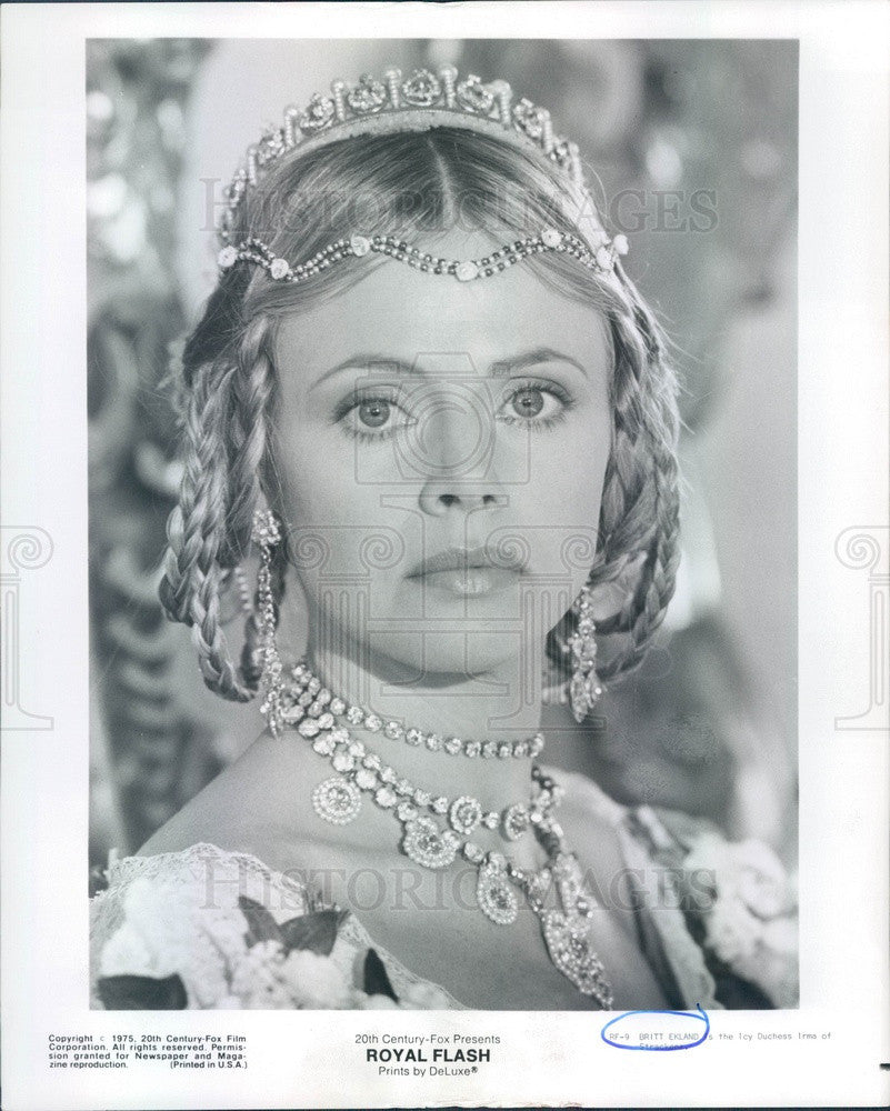 1975 Swedish Actress/Singer Britt Ekland in Royal Flash Press Photo - Historic Images