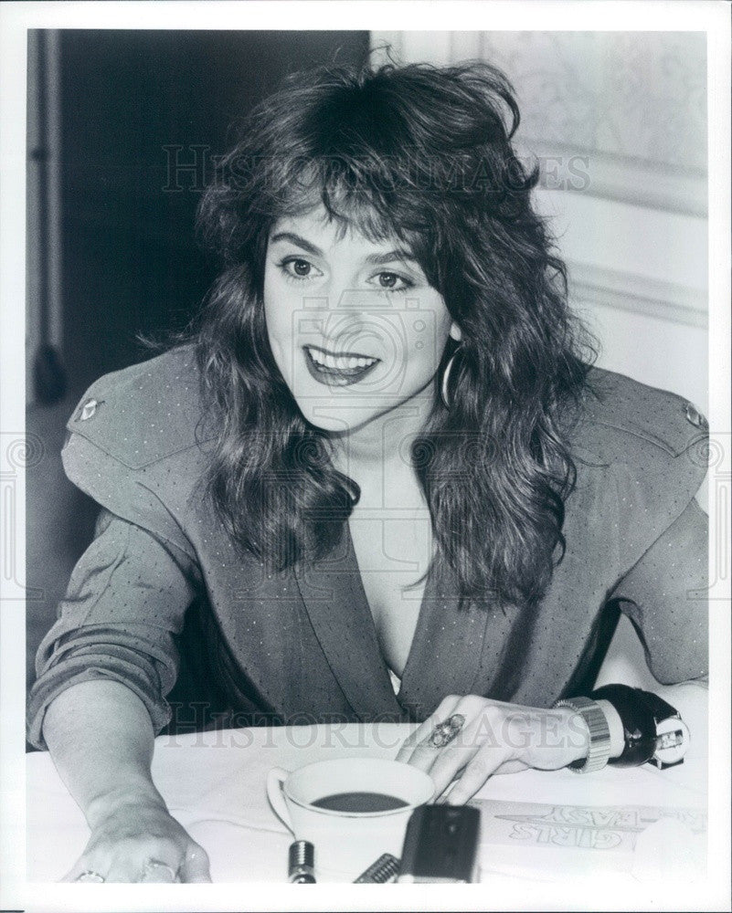1989 American Actress/Comedian/Writer/Singer Julie Brown Press Photo - Historic Images