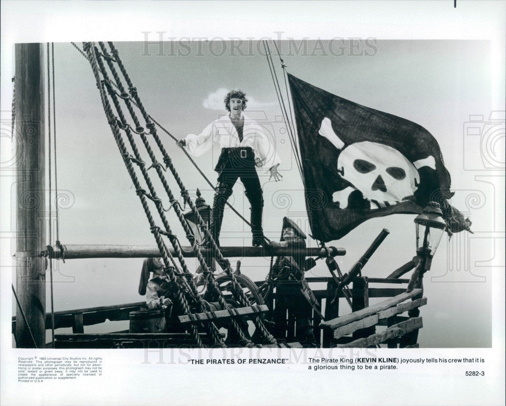 1983 American Actor Kevin Kline in The Pirates of Penzance Press Photo - Historic Images