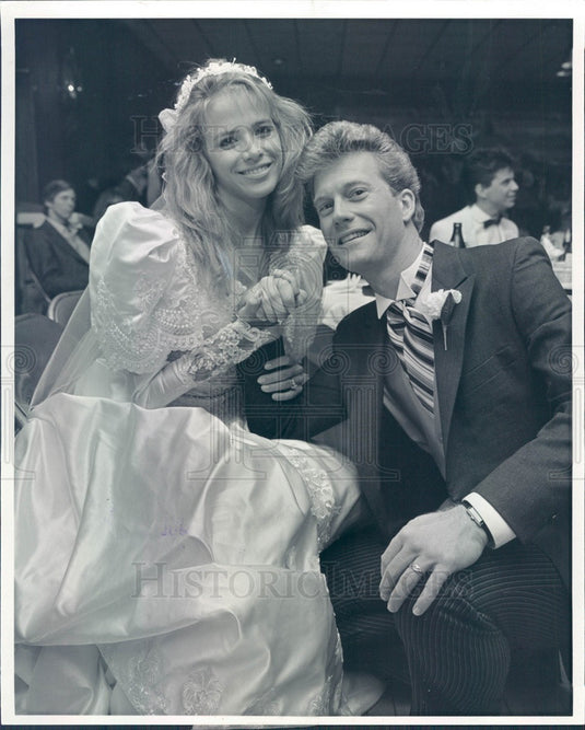 1987 Hollywood Actors Annette Sinclair & Peter Carey Press Photo - Historic Images