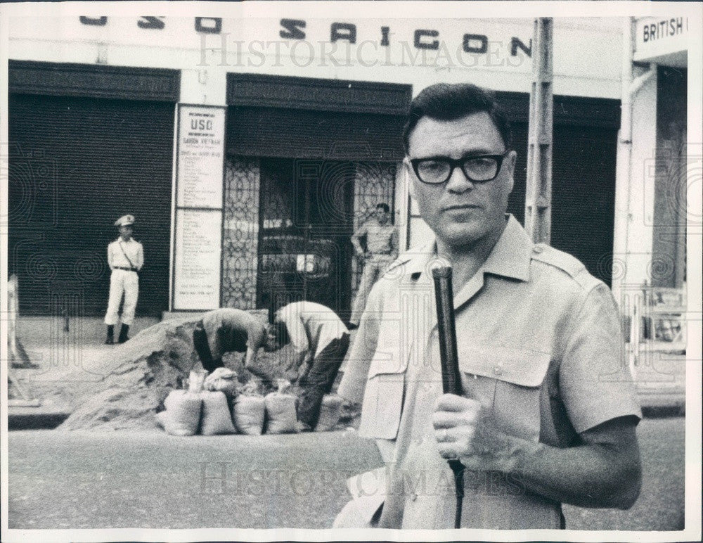 1964 CBS News Correspondent Peter Kalischer in Vietnam Press Photo - Historic Images