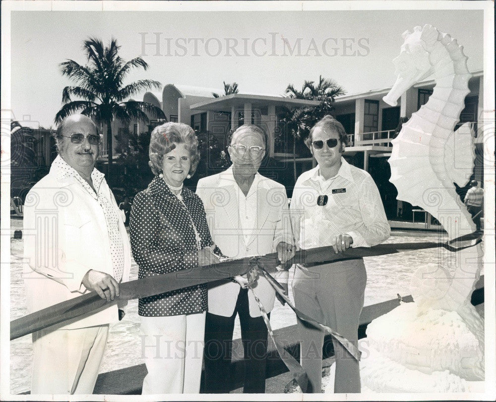 1974 St Petersburg, FL Port-O-Call Hotel Opening, Harry Ginsburg Press Photo - Historic Images