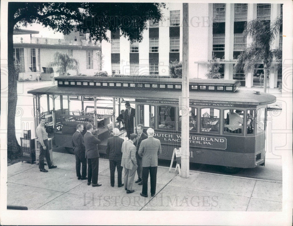 1971 St Petersburg, Florida Trackless Trolley Outside City Hall Press Photo - Historic Images