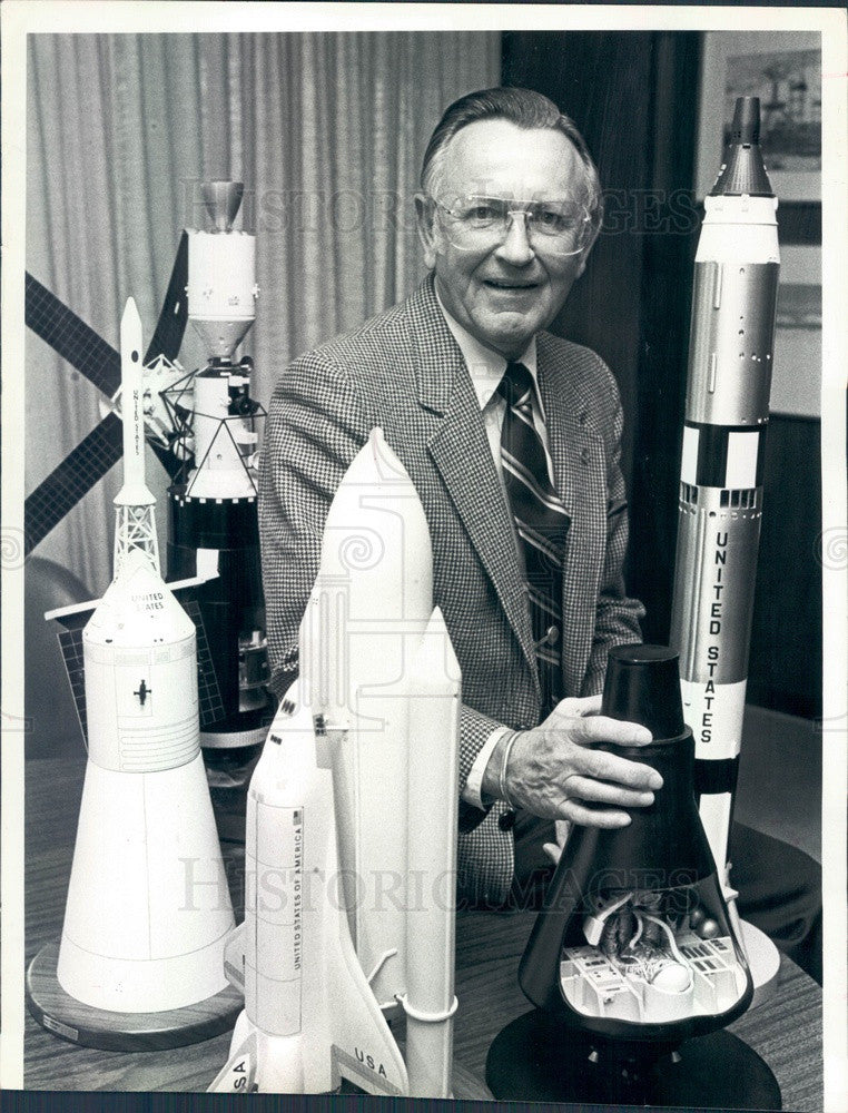 1982 Houston, Texas Johnson Space Center Dir Dr Christopher Kraft Jr Press Photo - Historic Images