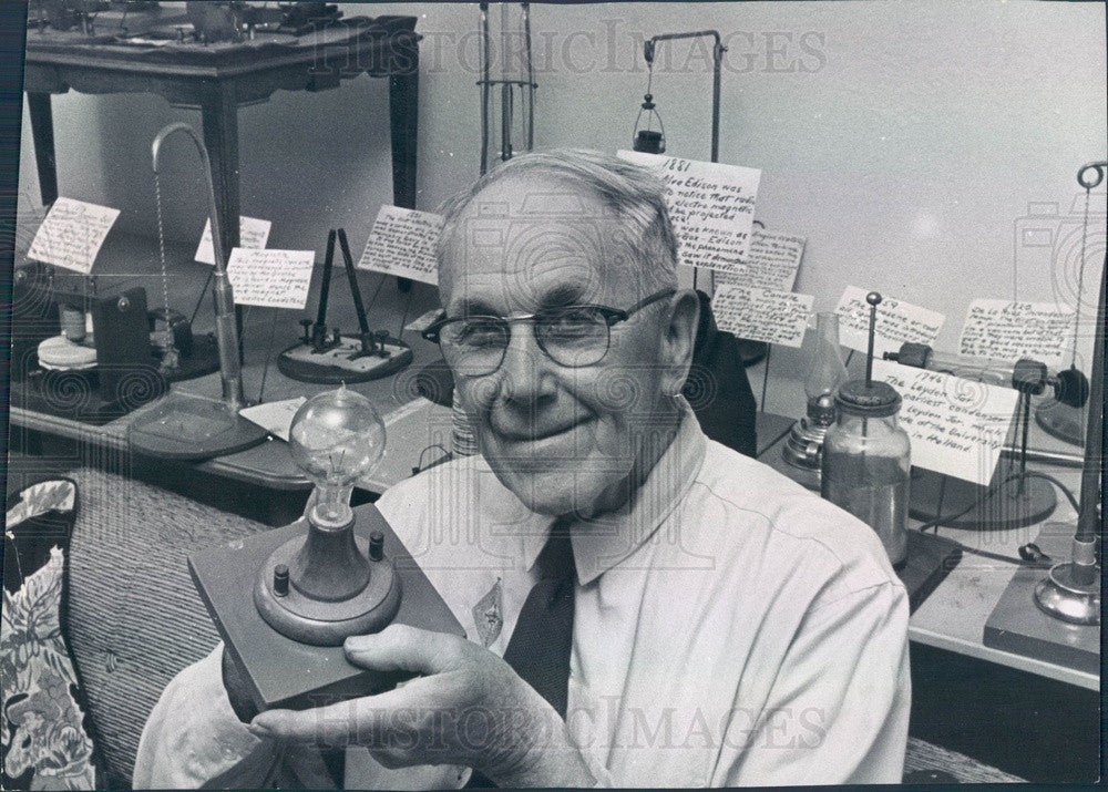 1963 Denver CO Engr John Metz &amp; Repro of Edison First Electric Lamp Press Photo - Historic Images