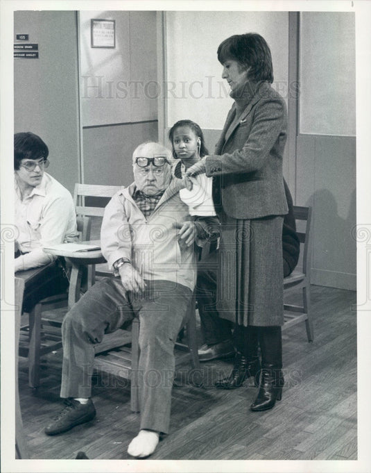 1982 Actors Mickey Rooney & Olympia Duckakis TV Show One of the Boys Press Photo - Historic Images