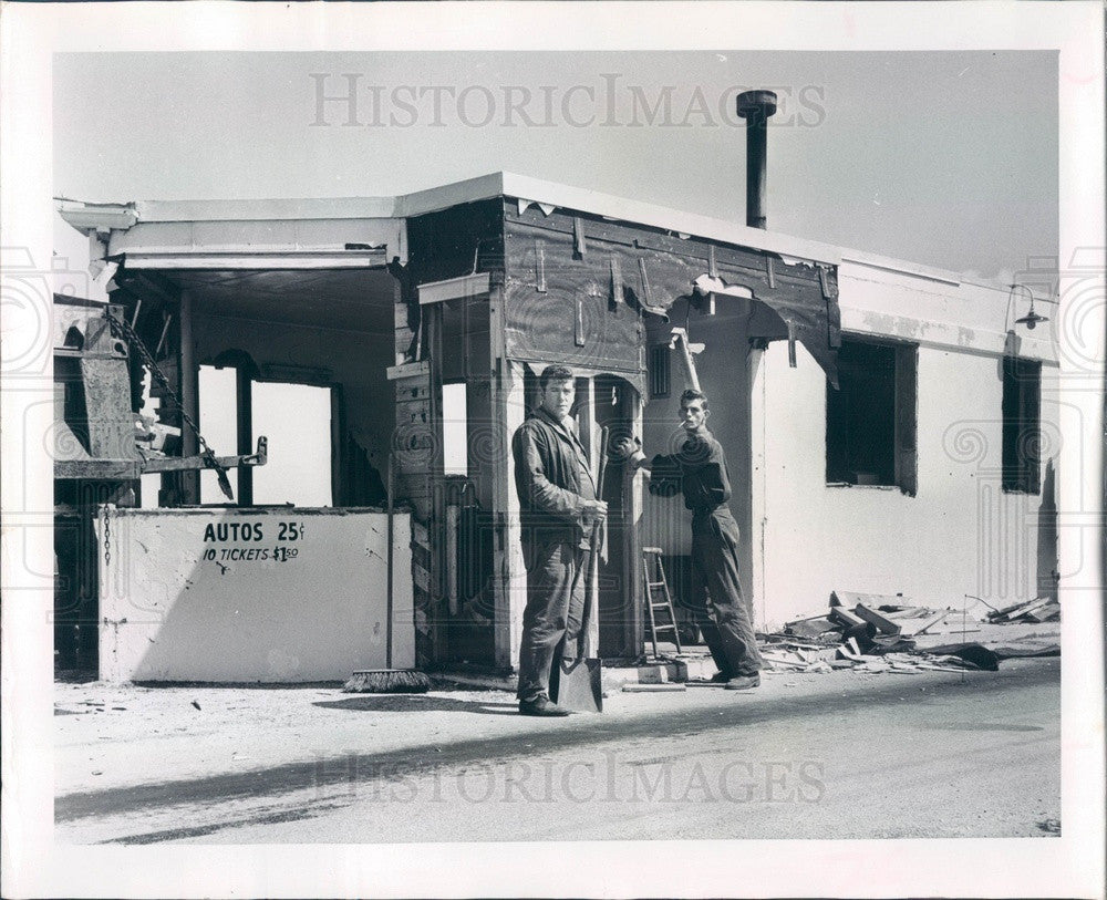 1965 St Petersburg, FL Belleair Beach Causeway Tollhouse Demolition Press Photo - Historic Images