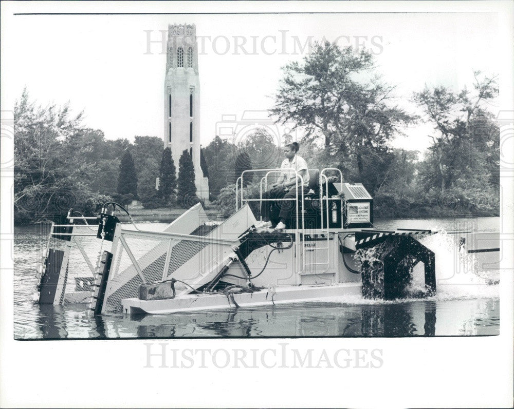 1989 Detroit, Michigan Water Weed Harvester at Belle Isle Press Photo - Historic Images