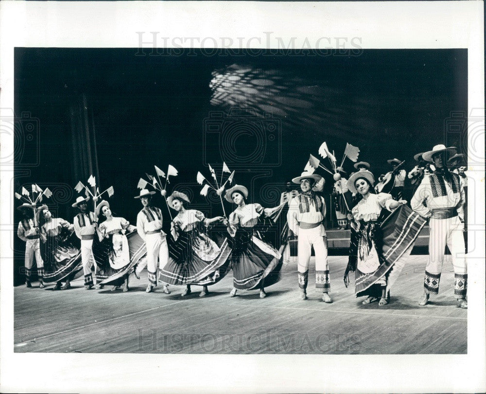 1971 Ballet Folklorico of Mexico Performers Press Photo - Historic Images