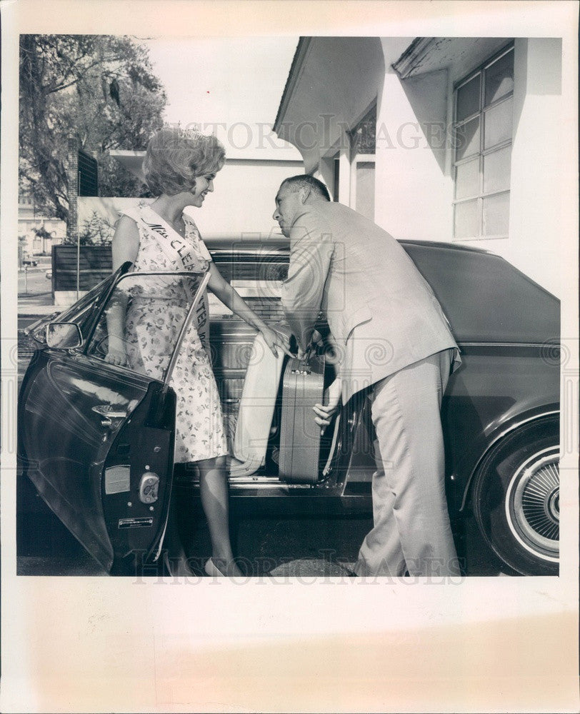 1967 Miss Clearwater, Florida Kitty Carr &amp; Jaycee Steve Peterson Press Photo - Historic Images