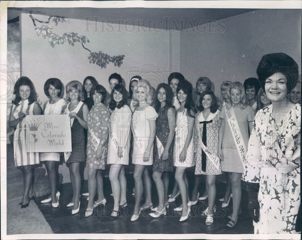 1968 Denver, Colorado Miss Colorado World Contestants &amp; Director Press Photo - Historic Images