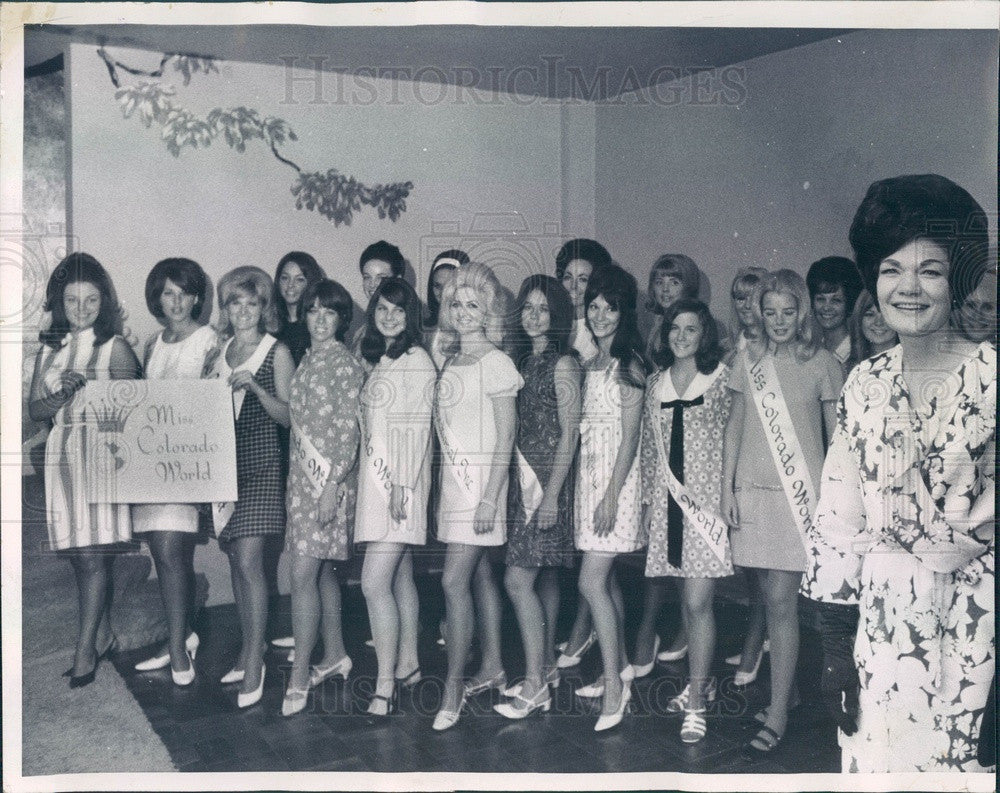 1968 Denver, Colorado Miss Colorado World Contestants & Director Press Photo - Historic Images