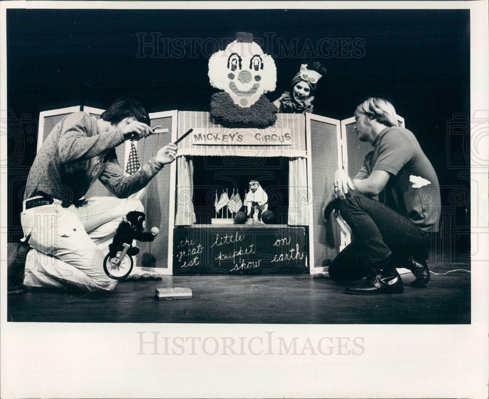 1972 Puppeteer Helen Ball &amp; Blue Troupe Circus Puppets Press Photo - Historic Images