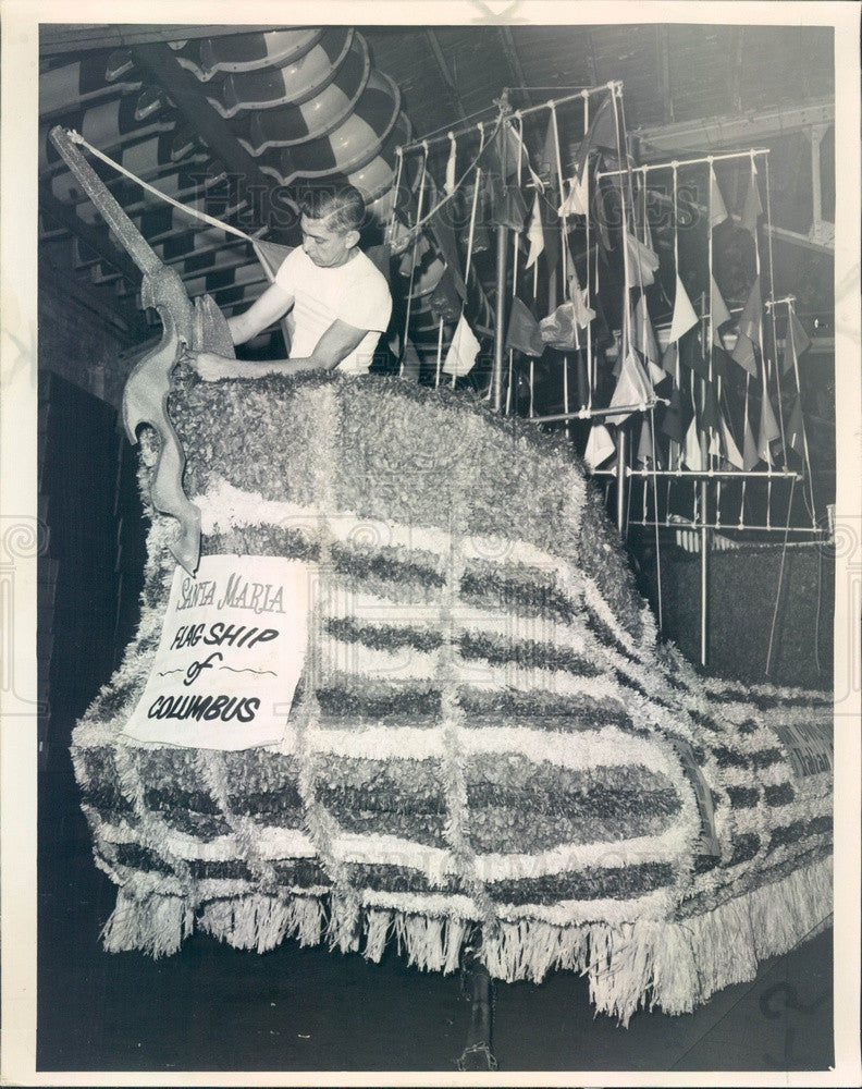 1963 Chicago, Illinois Columbus Day Float, Associated Enterprises Press Photo - Historic Images