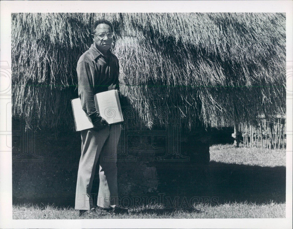 1977 Writer Alex Haley, Author of Roots Press Photo - Historic Images