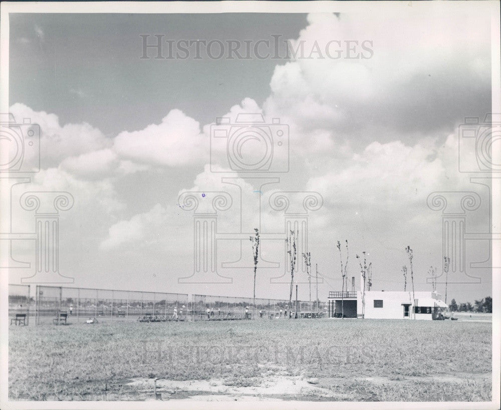 1952 Detroit, Michigan Farwell Park Clubhouse & Courts Press Photo - Historic Images