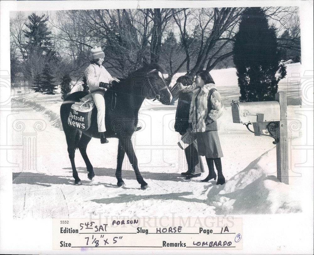1976 Detroit, MI News Carrier Anne Herrick Delivering on Horseback Press Photo - Historic Images