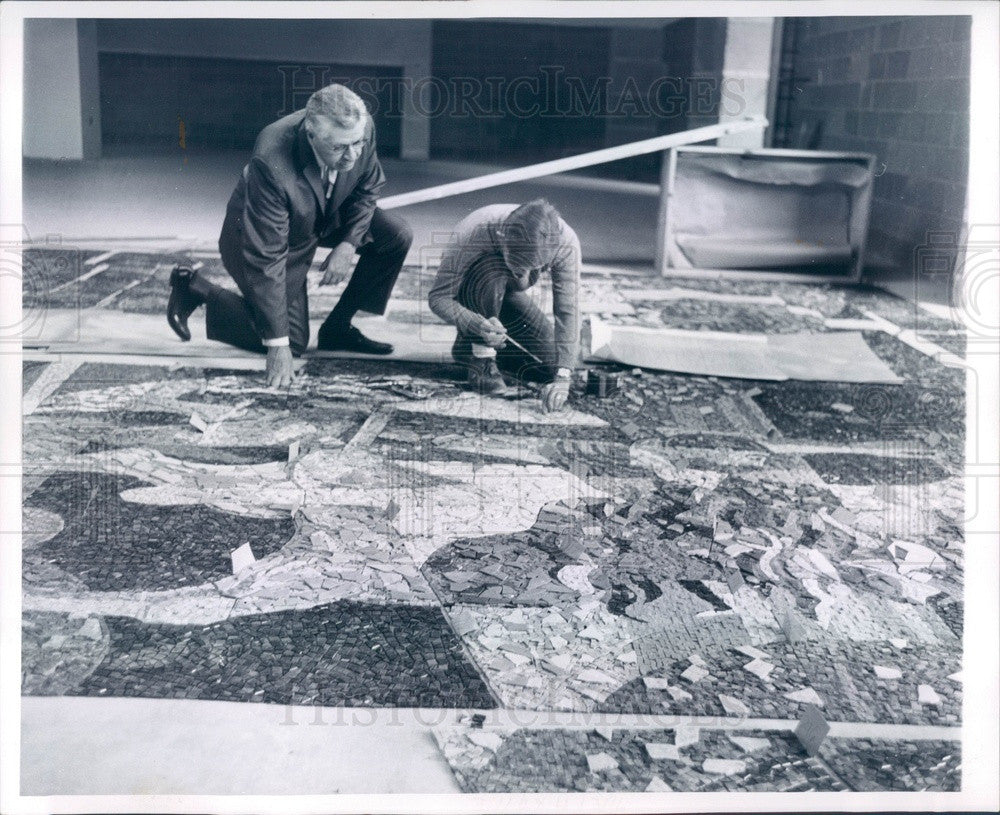 1962 Detroit, Michigan Library Mural Work, Director Ralph Ulveling Press Photo - Historic Images