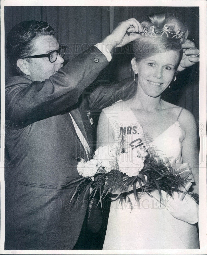 1968 Mrs Littleton CO Homemaker Shirley Barker &amp; Mayor John Kinghorn Press Photo - Historic Images