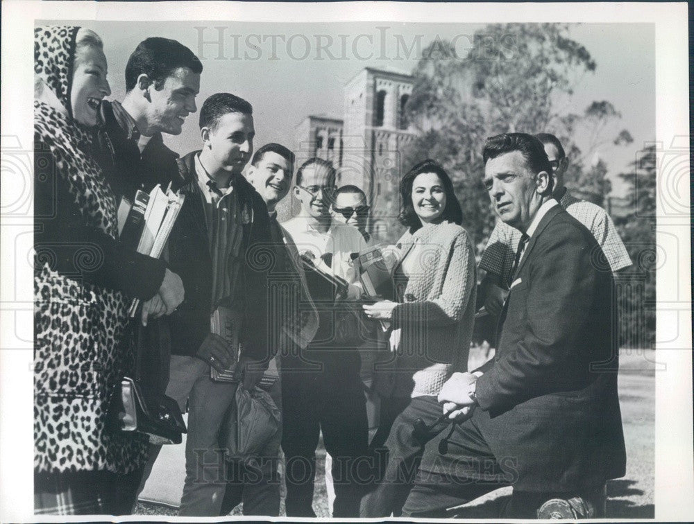 1964 NBC News Anchorman Chet Huntley &amp; Univ of California Students Press Photo - Historic Images