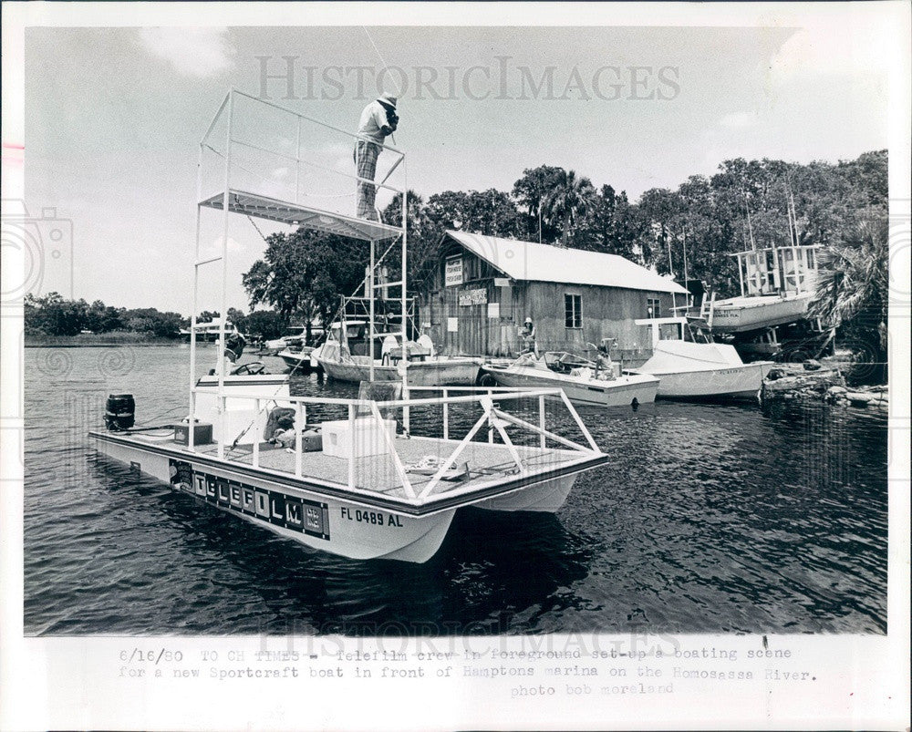 1980 Homosassa Springs, FL Telefilm Crew Photographing Sportcraft Press Photo - Historic Images