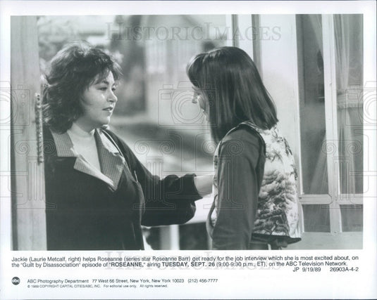 1989 Hollywood Actor Laurie Metcalf & Roseanne Barr TV Show Roseanne Press Photo - Historic Images