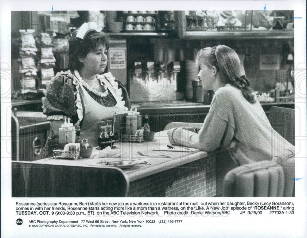 1993 Hollywood Actors Roseanne Barr &amp; Lecy Goranson TV Show Roseanne Press Photo - Historic Images
