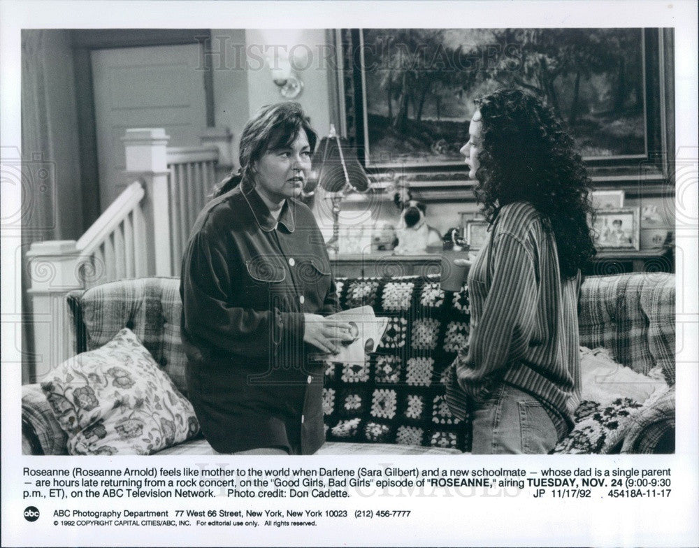 1996 Hollywood Actor Roseanne Arnold & Sara Gilbert TV Show Roseanne Press Photo - Historic Images