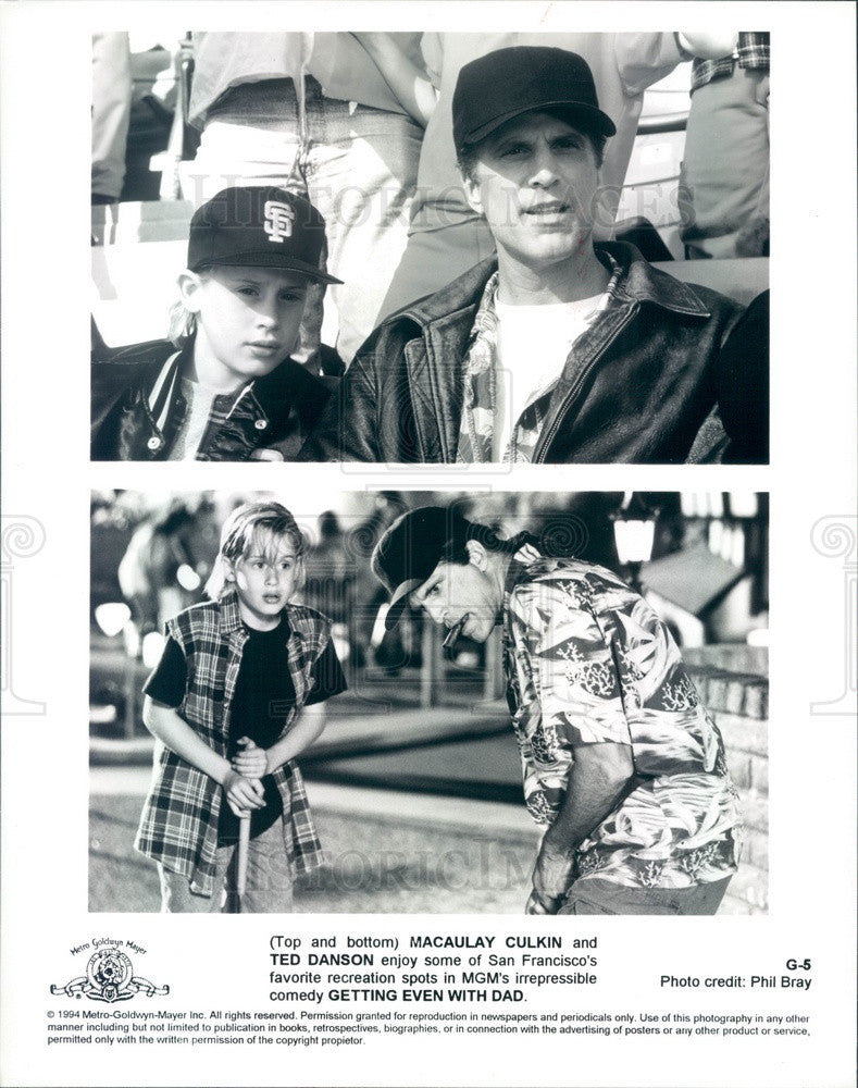 1994 Actors Macaulay Culkin &amp; Ted Danson in Getting Even With Dad Press Photo - Historic Images