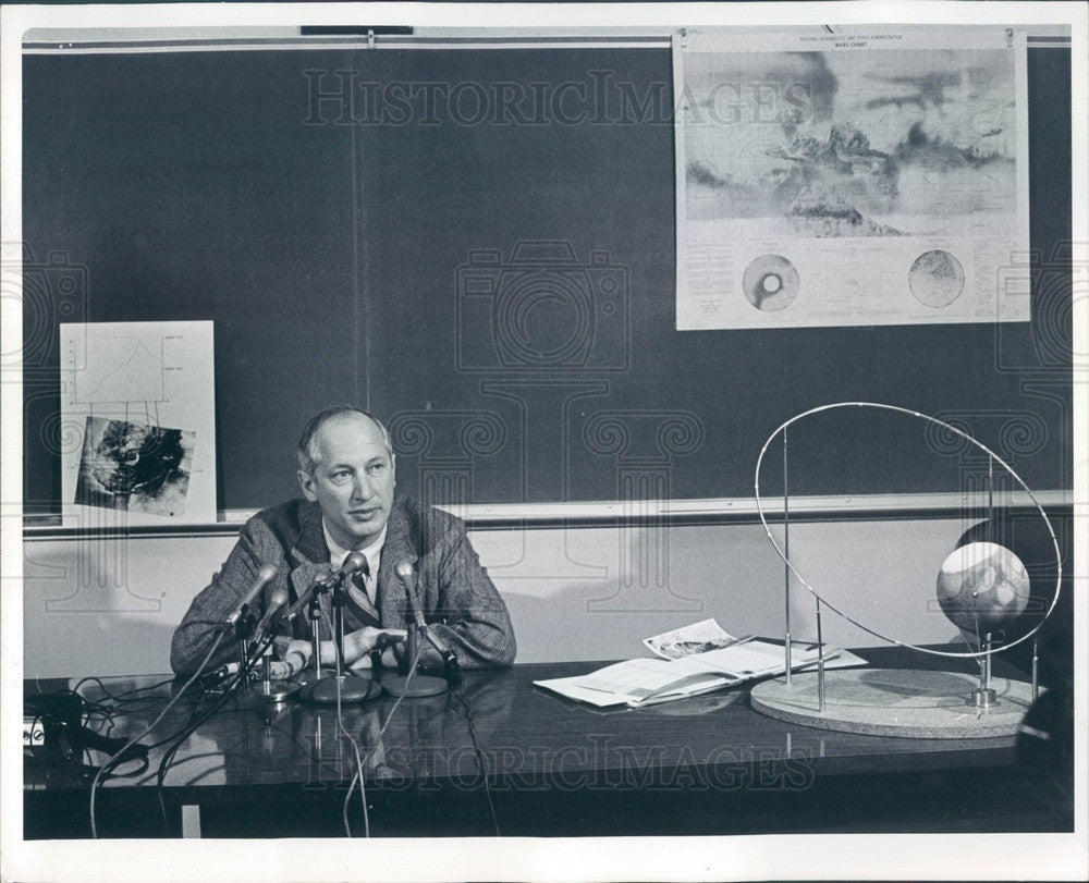 1972 Boulder, CO Univ of Colorado Scientific Dir Dr. Charles Barth Press Photo - Historic Images